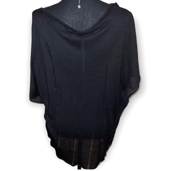 Distressed short sleeve sweater - Picture 2 of 4